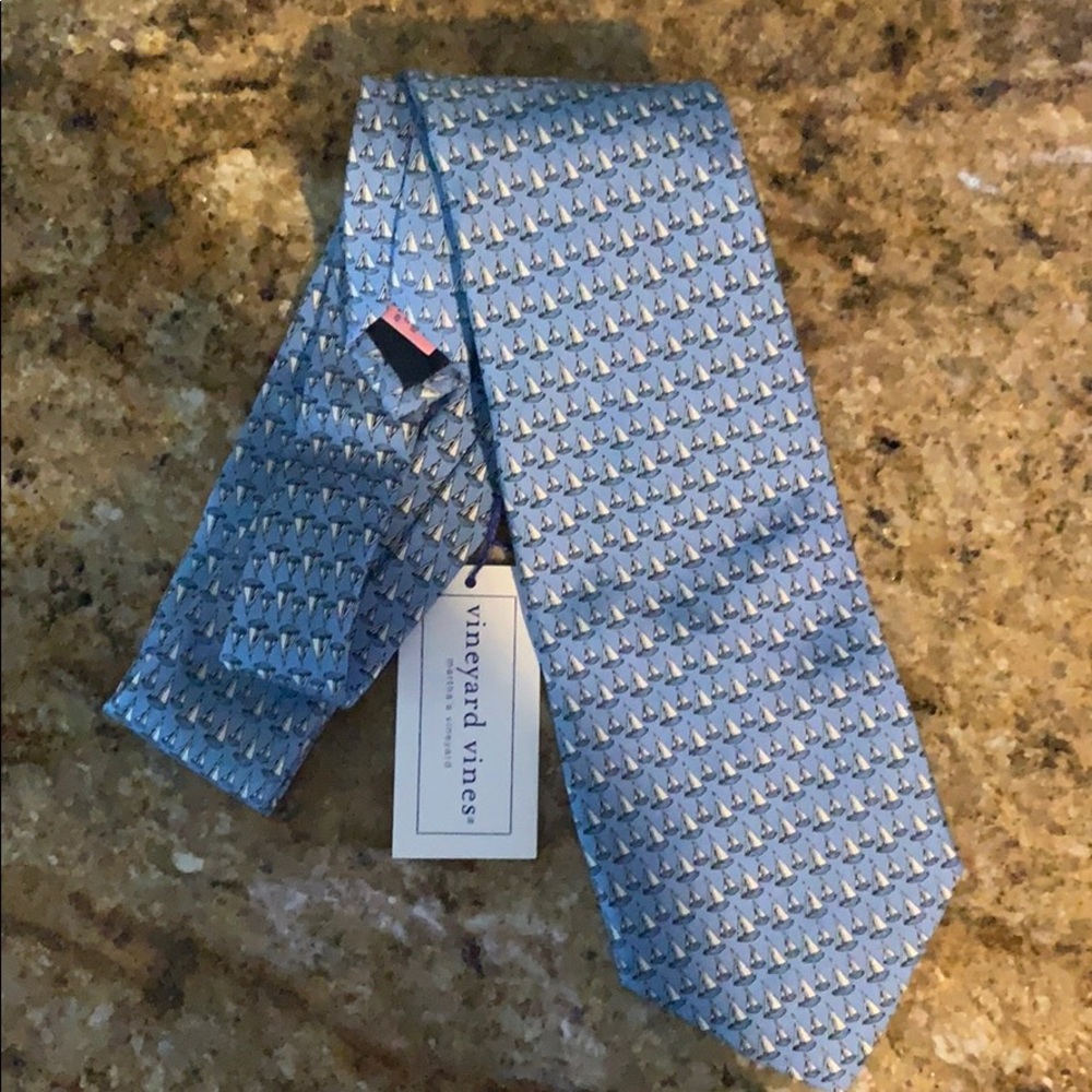 Men’s vineyard vines tie